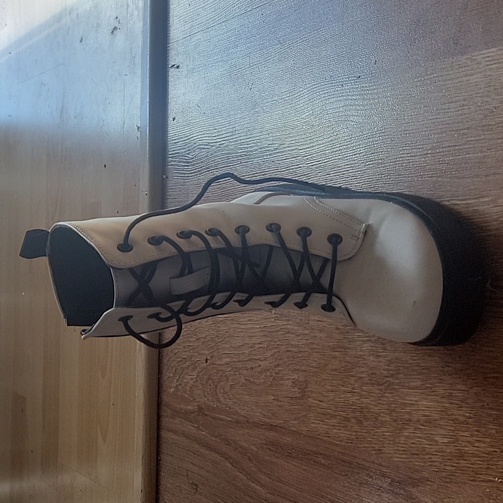 Size 7 White platform Doc Martens